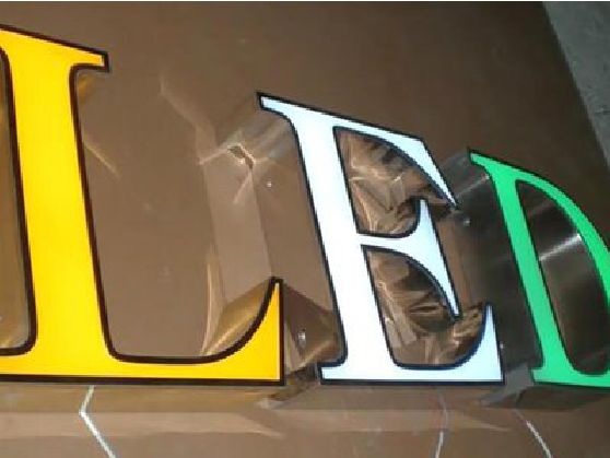 盐边介绍LED招牌的基础知识。
